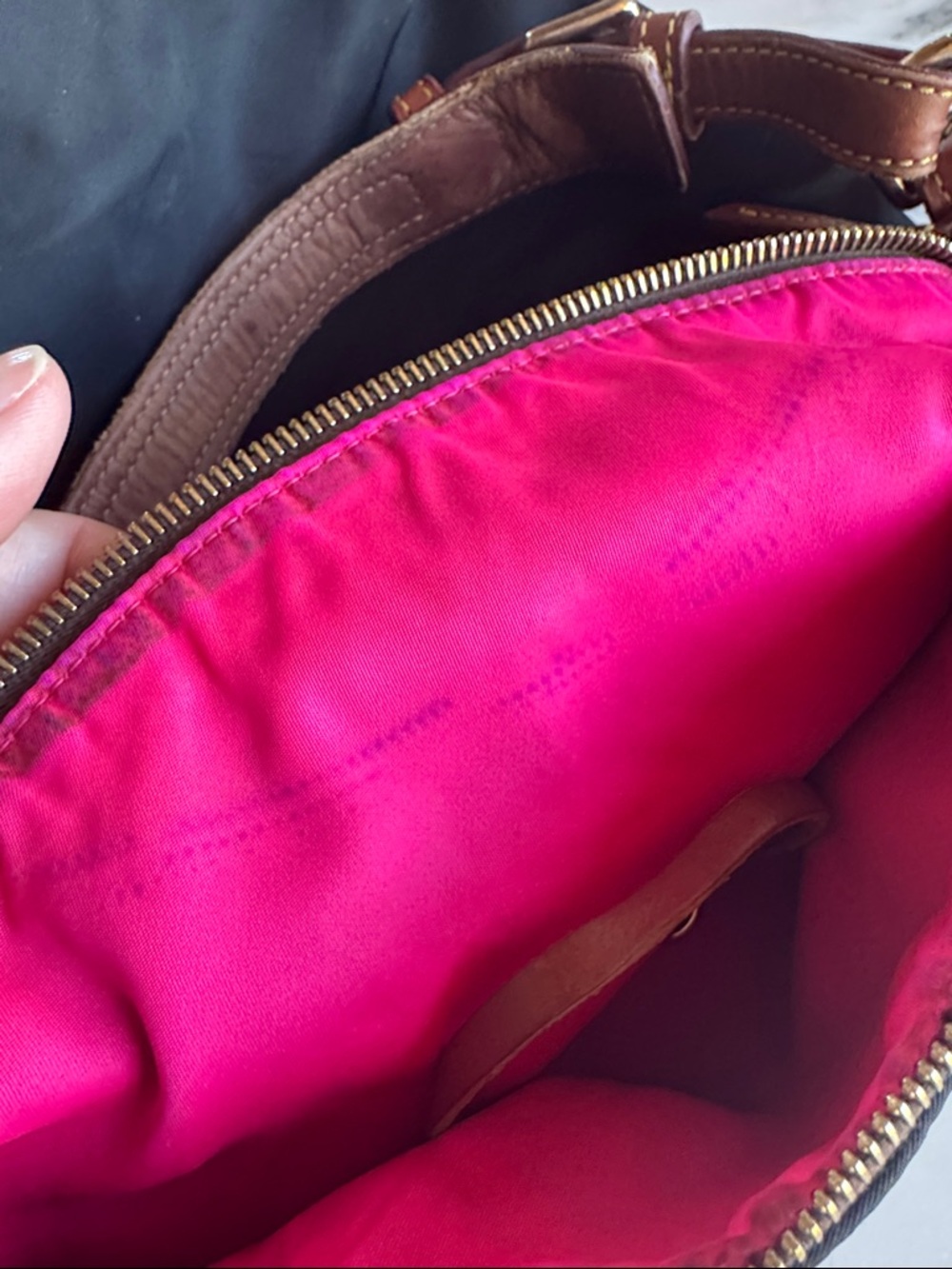 Dooney & Bourke VTG Nylon Shoulder Bag with Brown Leather Trim & Pink Lining - Picture 13 of 15